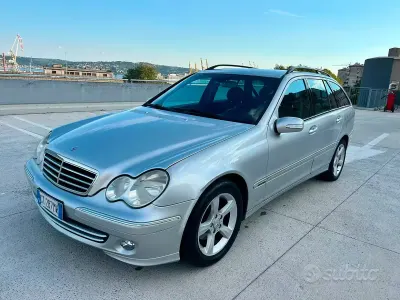 Usata Mercedes C220 150 CV (110 kW) 2006 Grigio Station wagon