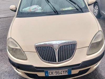Usata Lancia Ypsilon 60 CV (44 kW) 2004 Giallo Utilitaria