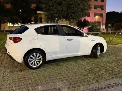 Usata Alfa Romeo Giulietta 120 CV (88 kW) 2018 Bianco Utilitaria