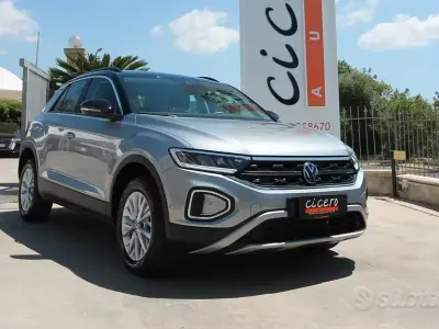 Usata VW T-Roc Life 116 CV (85 kW) 2025 Grigio SUV