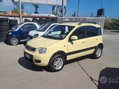 Usado Fiat Panda 4x4 75 CV (55 kW) 2006 Amarillo Utilitario