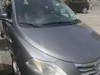 Usata Lancia Ypsilon 95 CV (69 kW) 2014 Grigio Utilitaria