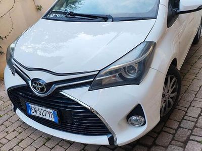 Begagnad Toyota Yaris 69 HK (50 kW) 2014 Vit Halvkombi