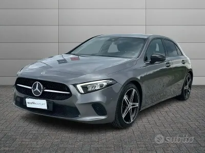 Usata Mercedes A180 Business 116 CV (85 kW) 2019 Grigio Berlina