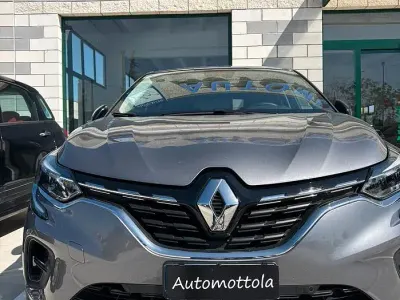 Usata Renault Captur Techno 101 CV (74 kW) 2024 Grigio SUV