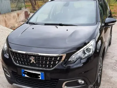 Usata Peugeot 2008 Allure 100 CV (73 kW) 2017 Nero SUV
