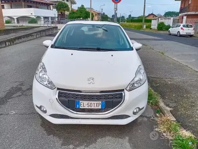 Begagnad Peugeot 208 95 HK (69 kW) 2012 Vit Halvkombi