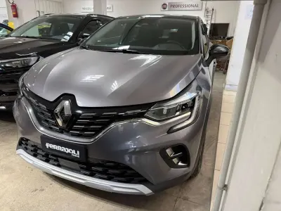Usata Renault Captur Techno 91 CV (66 kW) 2024 Grigio SUV