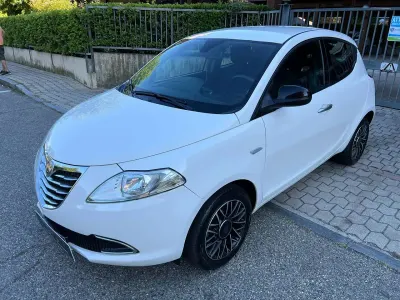 Usata Lancia Ypsilon Gold 69 CV (50 kW) 2024 Bianco Utilitaria