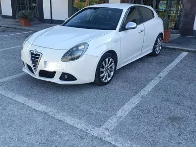 Usata Alfa Romeo Giulietta Distinctive 140 CV (102 kW) 2012 Utilitaria