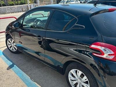 Usata Peugeot 208 68 CV (50 kW) 2014 Nero Utilitaria