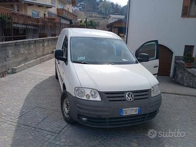 Käytetty VW Caddy Maxi 105 HP (77 kW) 2010 Tila-auto