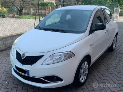 Usata Lancia Ypsilon 69 CV (50 kW) 2016 Bianco Utilitaria