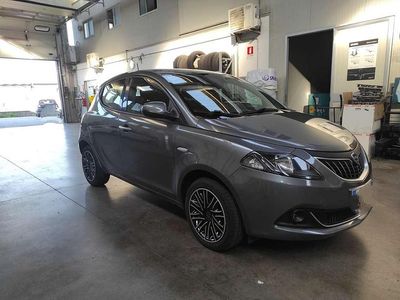 Usata Lancia Ypsilon Gold 69 CV (50 kW) 2022 Grigio scuro metallizzato Utilitaria