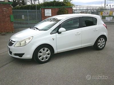 Usata Opel Corsa 90 CV (66 kW) 2010 Bianco Utilitaria