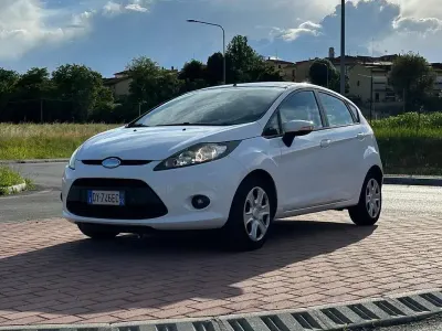 Usata Ford Fiesta Titanium 95 CV (69 kW) 2009 Bianco Berlina