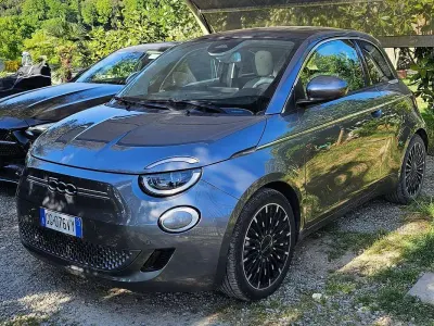 Usata Fiat 500e La Prima 86 kW (118 CV) 2022 Grigio Utilitaria