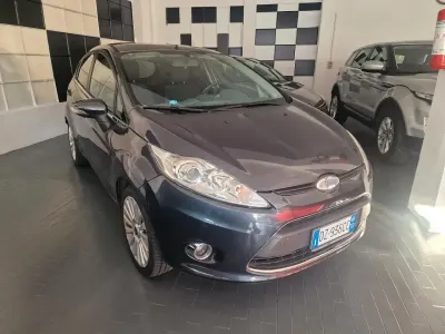 Usata Ford Fiesta 92 CV (67 kW) 2009 Grigio Berlina