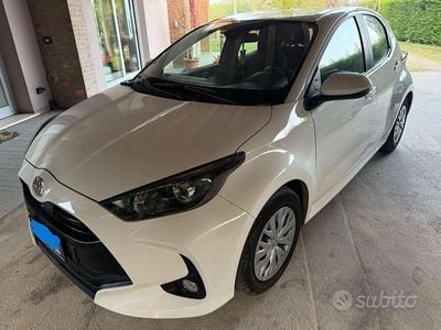 Usata Toyota Yaris Active 72 CV (52 kW) 2022 Bianco Utilitaria