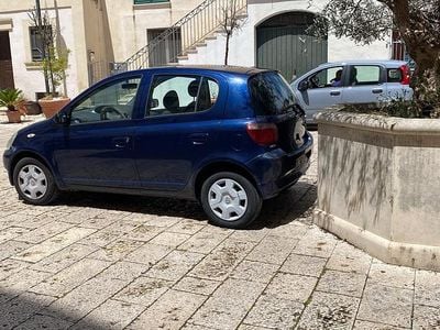 Usata Toyota Yaris 2002 Blu Berlina