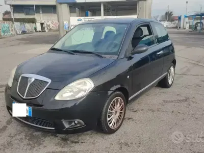 Usata Lancia Ypsilon 60 CV (44 kW) 2008 Nero Utilitaria