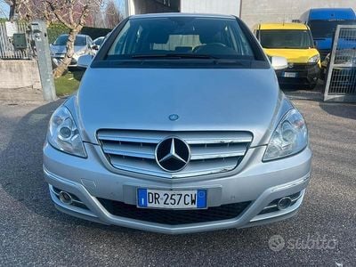 Usata Mercedes B200 140 CV (102 kW) 2008 Grigio Monovolume