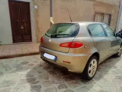 Usata Alfa Romeo 147 120 CV (88 kW) 2006 Grigio Utilitaria