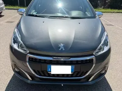 Usata Peugeot 208 82 CV (60 kW) 2017 Grigio Utilitaria