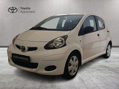 Usata Toyota Aygo Connect Style 68 CV (50 kW) 2011 Bianco Utilitaria