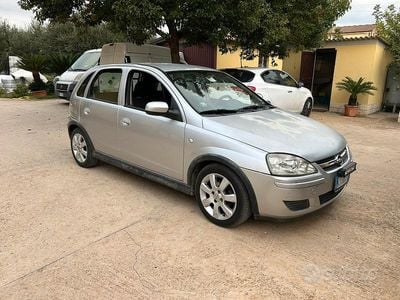 Usata Opel Corsa 65 CV (47 kW) 2005 Grigio Berlina