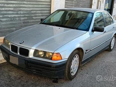 Usata BMW 318 115 CV (84 kW) 1995 Grigio Berlina