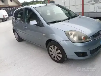 Begagnad Ford Fiesta 68 HK (50 kW) 2007 Halvkombi