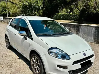 Usata Fiat Punto 77 CV (56 kW) 2012 Bianco Utilitaria