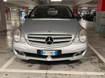 Grigio Usata 2006 Mercedes R320 Monovolume | 6900 € (Buon prezzo)