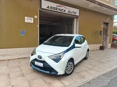 Usata Toyota Aygo Connect Style 72 CV (52 kW) 2020 Bianco Utilitaria
