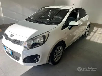 Usata Kia Rio EX 85 CV (62 kW) 2012 Bianco Berlina