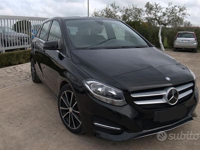 Usata Mercedes B180 Business 109 CV (80 kW) 2016 Nero Monovolume