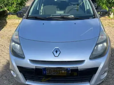 Usata Renault Clio III 75 CV (55 kW) 2011 Argento Berlina