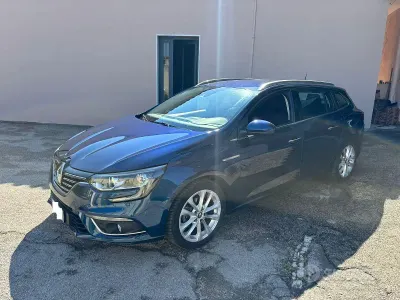 Usata Renault Mégane GrandTour Intens 116 CV (85 kW) 2021 Bluazzurro Station wagon