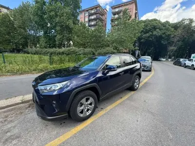 Usata Toyota RAV4 Hybrid Active 178 CV (130 kW) 2022 Blu/azzurro SUV
