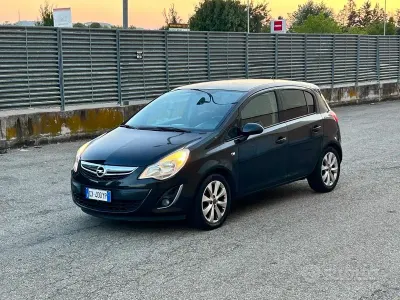 Usata Opel Corsa 95 CV (69 kW) 2012 Nero Utilitaria