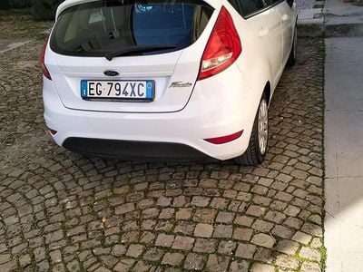 Usata Ford Fiesta 70 CV (51 kW) 2011 Bianco Utilitaria
