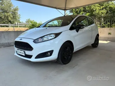 Usata Ford Fiesta 95 CV (69 kW) 2016 Bianco Utilitaria