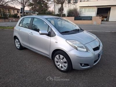 Usata Toyota Yaris 69 CV (50 kW) 2009 Grigio Berlina