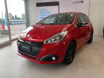 Usata Peugeot 208 82 CV (60 kW) 2018 Rosso Utilitaria
