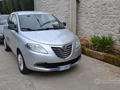 Usata Lancia Ypsilon 85 CV (62 kW) 2015 Grigio Utilitaria