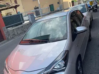 Usata Toyota Yaris Edition 73 CV (53 kW) 2019 Grigio