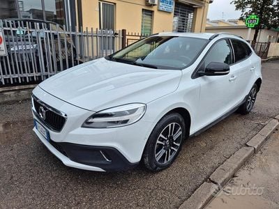 Usata Volvo V40 CC Business Edition 120 CV (88 kW) 2018 Bianco Station wagon