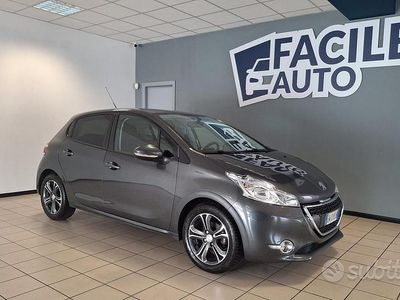 Usata Peugeot 208 Allure 82 CV (60 kW) 2014 Grigio Utilitaria