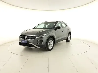 Usata VW T-Roc Life 150 CV (110 kW) 2024 Indium grey metallizzato nero SUV